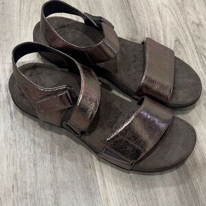 Vionic Marsala silver Bronze Sandals size 9